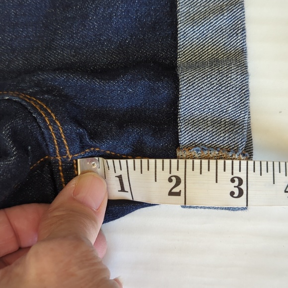 Old Navy Semi-Fitted Stretch Extensible Cuff Jean Shorts 2R Blue - Picture 15 of 16